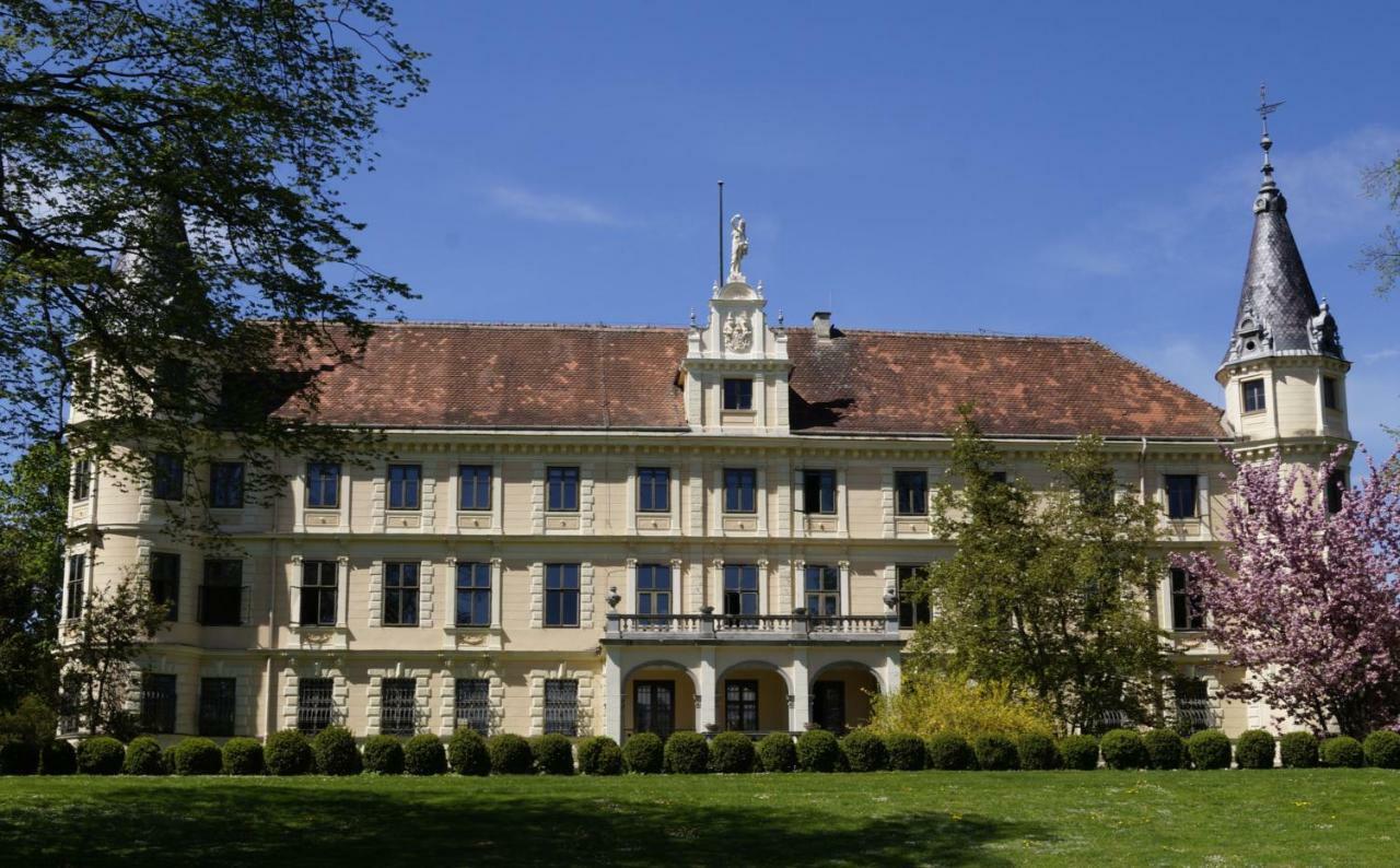 Schloss Puchberg Wels Exteriör bild